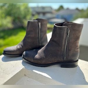 Beautiful charcoal leather FRYE Natalie Bootie, double zip, Size 9.5B